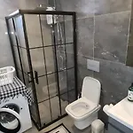 Palmiye Havuzlu Dag Manzarali Goeynuek Kemer Antalya