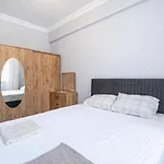 Palmiye Havuzlu Dag Manzarali Goeynuek Kemer *