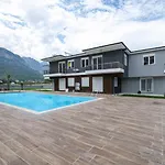 Palmiye Havuzlu Dag Manzarali Goeynuek Kemer Antalya
