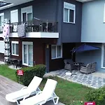 Palmiye Havuzlu Dag Manzarali Goeynuek Kemer *