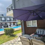 Palmiye Havuzlu Dag Manzarali Goeynuek Kemer Casa de Férias