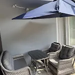 Palmiye Havuzlu Dag Manzarali Goeynuek Kemer *