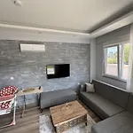 Palmiye Havuzlu Dag Manzarali Goeynuek Kemer