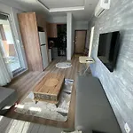 Palmiye Havuzlu Dag Manzarali Goeynuek Kemer Casa de Férias *
