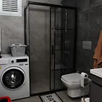 Palmiye Havuzlu Dag Manzarali Goeynuek Kemer