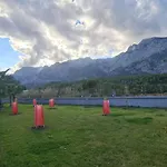 Palmiye Havuzlu Dag Manzarali Goeynuek Kemer *