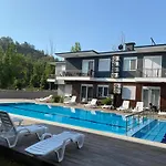 Case de vacanță Palmiye Havuzlu Dag Manzarali Goeynuek Kemer *