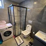 Palmiye Havuzlu Dag Manzarali Goeynuek Kemer