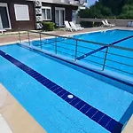 Palmiye Havuzlu Dag Manzarali Goeynuek Kemer Vakantiehuis *