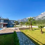 Palmiye Havuzlu Dag Manzarali Goeynuek Kemer Vakantiehuis Antalya