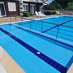 Palmiye Havuzlu Dag Manzarali Goeynuek Kemer