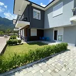 Palmiye Havuzlu Dag Manzarali Goeynuek Kemer *