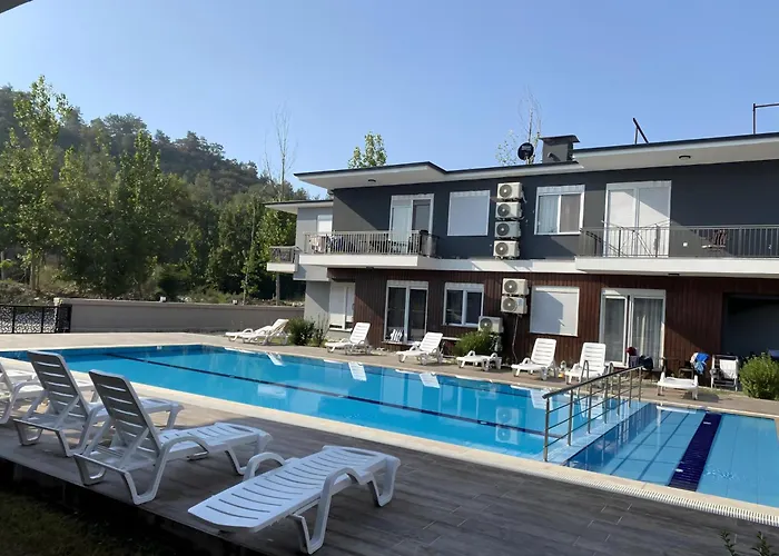 Dom wakacyjny Palmiye With Pool In Goeynuek