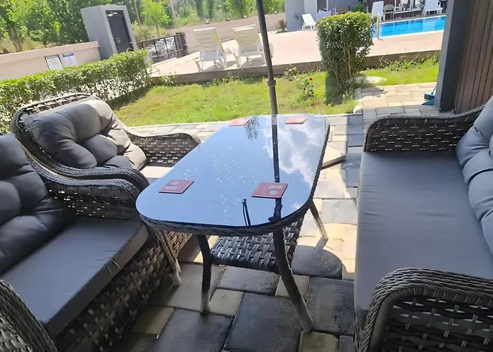 Palmiye With Pool In Goeynuek Ferienhaus