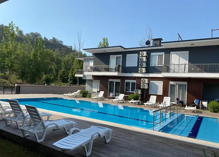 Dom wakacyjny Palmiye With Pool In Goeynuek *