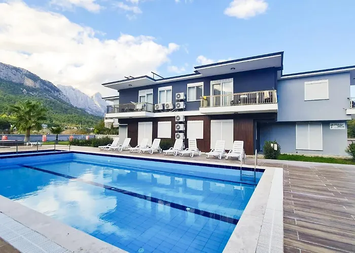Dom wakacyjny Palmiye With Pool In Goeynuek *