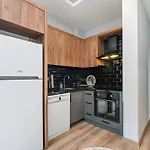 Palmiye Havuzlu Dag Manzarali Goeynuek Kemer