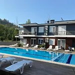 Palmiye Havuzlu Dag Manzarali Goeynuek Kemer * Antalya